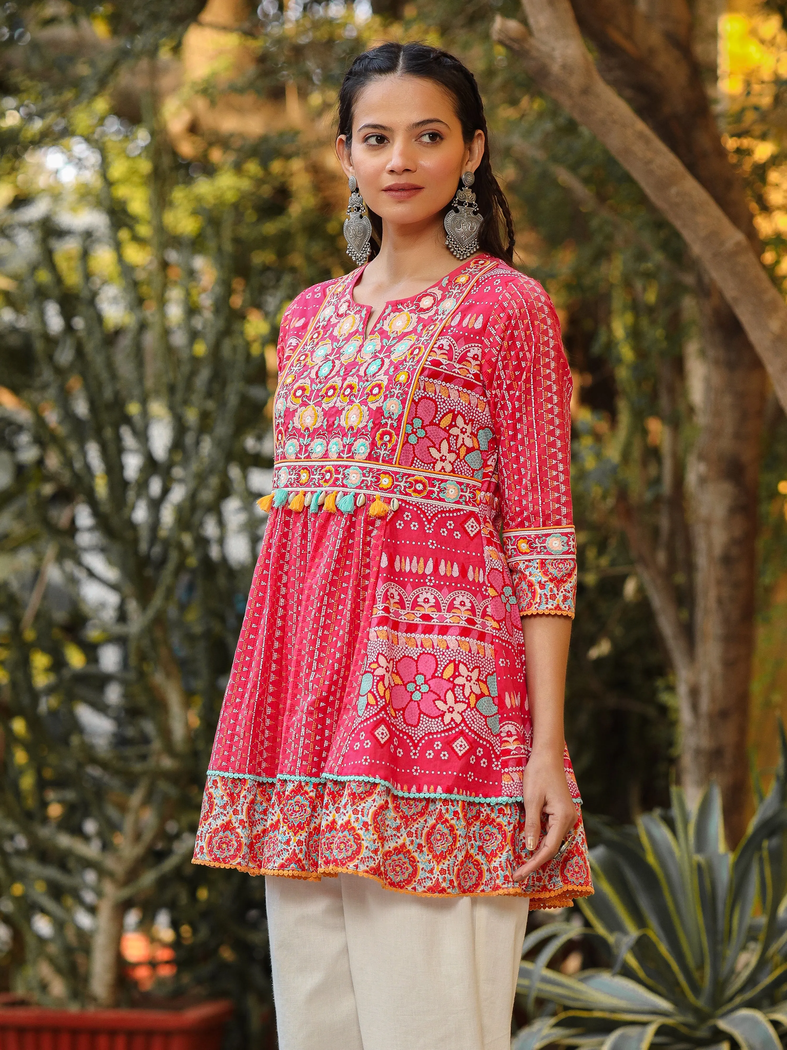 Juniper The Sujani Pink Floral Printed Pure Cotton Tunic With Thread Work