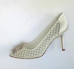 Manolo Blahnik Hangisi Lace 90 in Cream Lace Heels