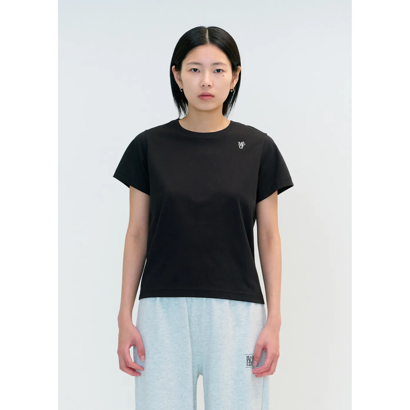 W EMBROIDERY PLUS LOGO TEE